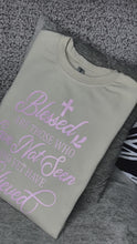 Load and play video in Gallery viewer, BLESSED ARE THE ONES WHO BELIEVE UNSEEN CREW NECK SWEAT SHIRT
